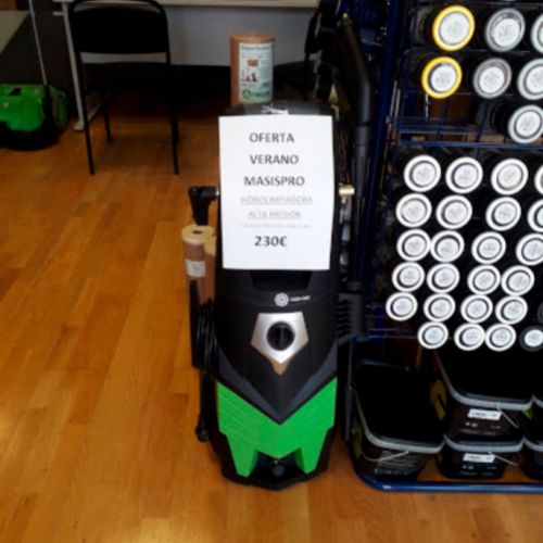 Maquinaria en oferta en interior de la tienda