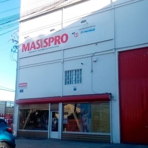 Fachada exterior de la tienda con pared blanca y puerta roja
